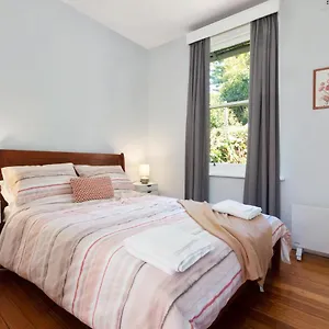 http://warwick-st-retreat-3-bedroom-house-with-parking.top-hotels-hobart.com
