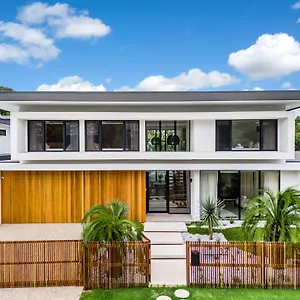 https://villa-poets-nest.hotelsbyronbayaustralia.com