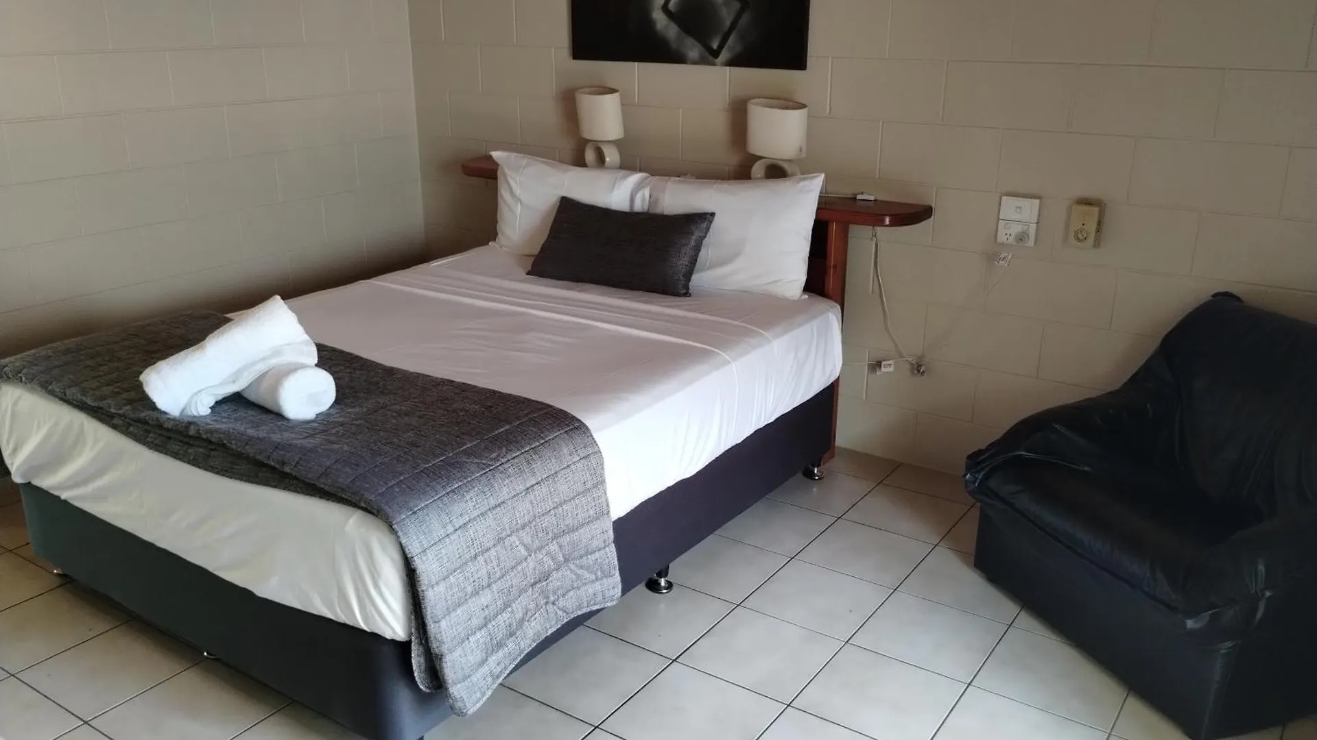 Tully Motel