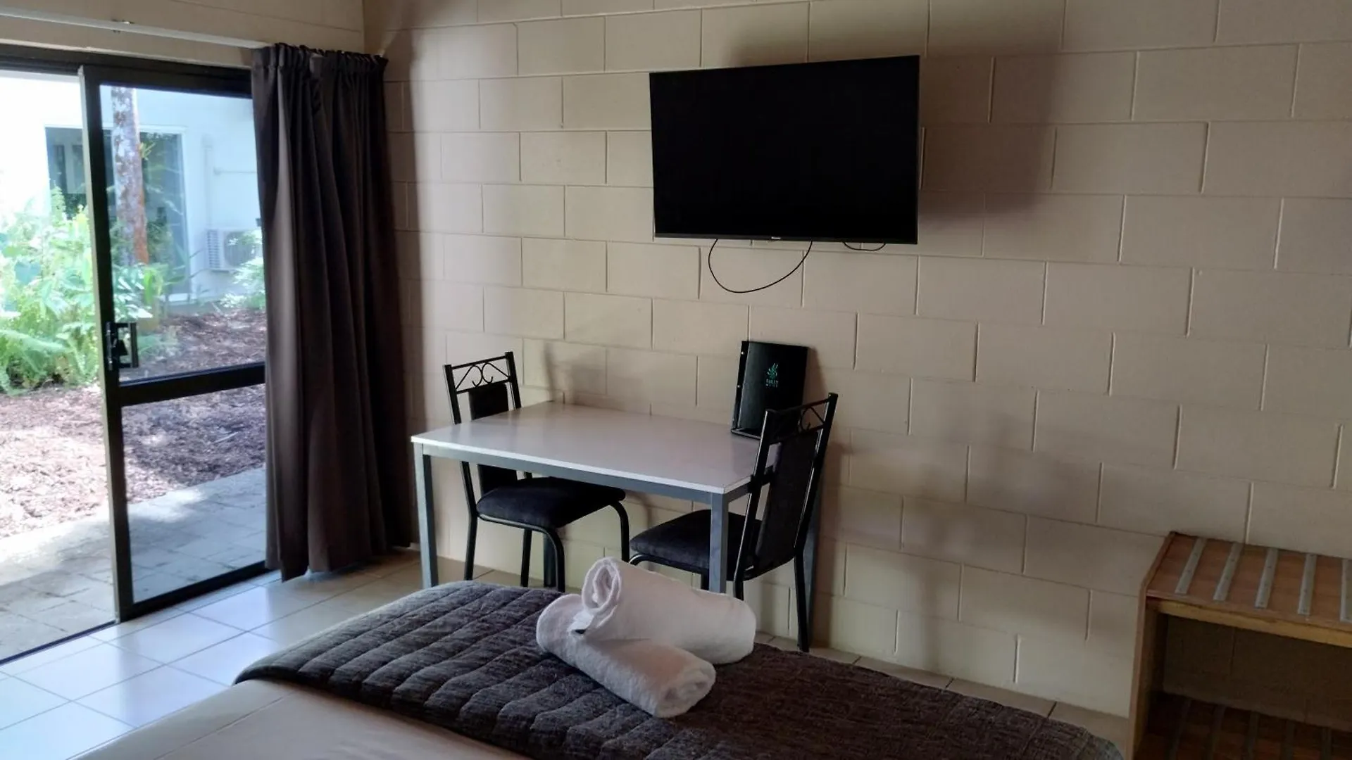 Tully Motel