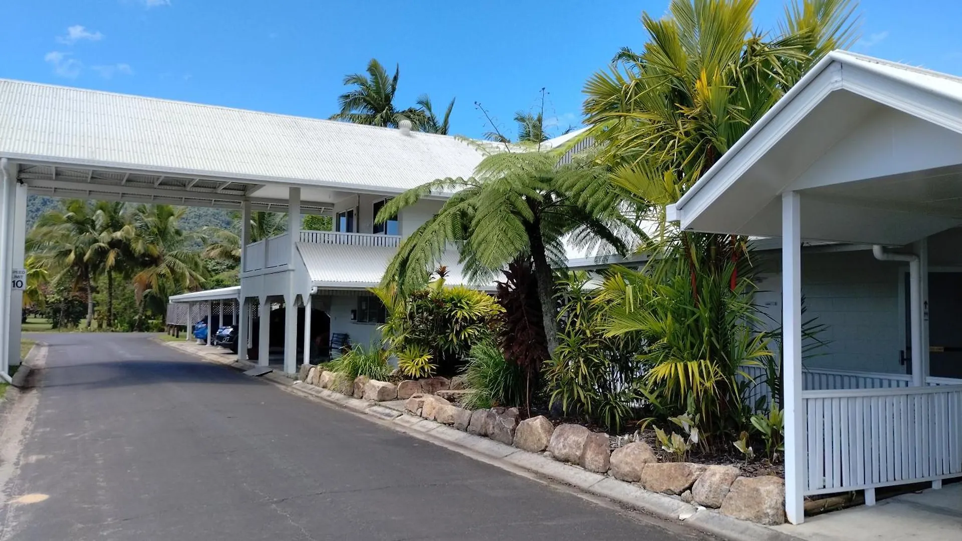 Tully Motel